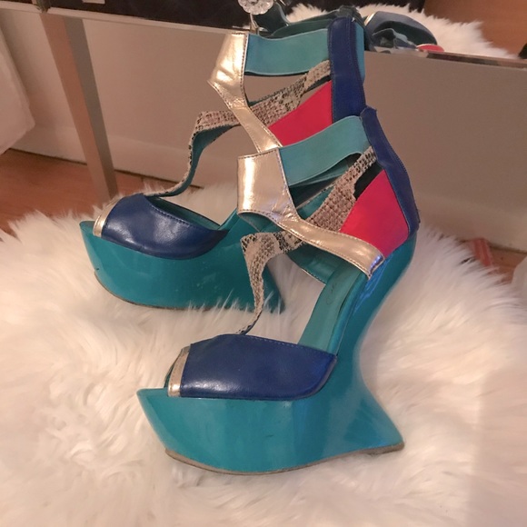 Unique colourful shoes - Picture 3 of 3
